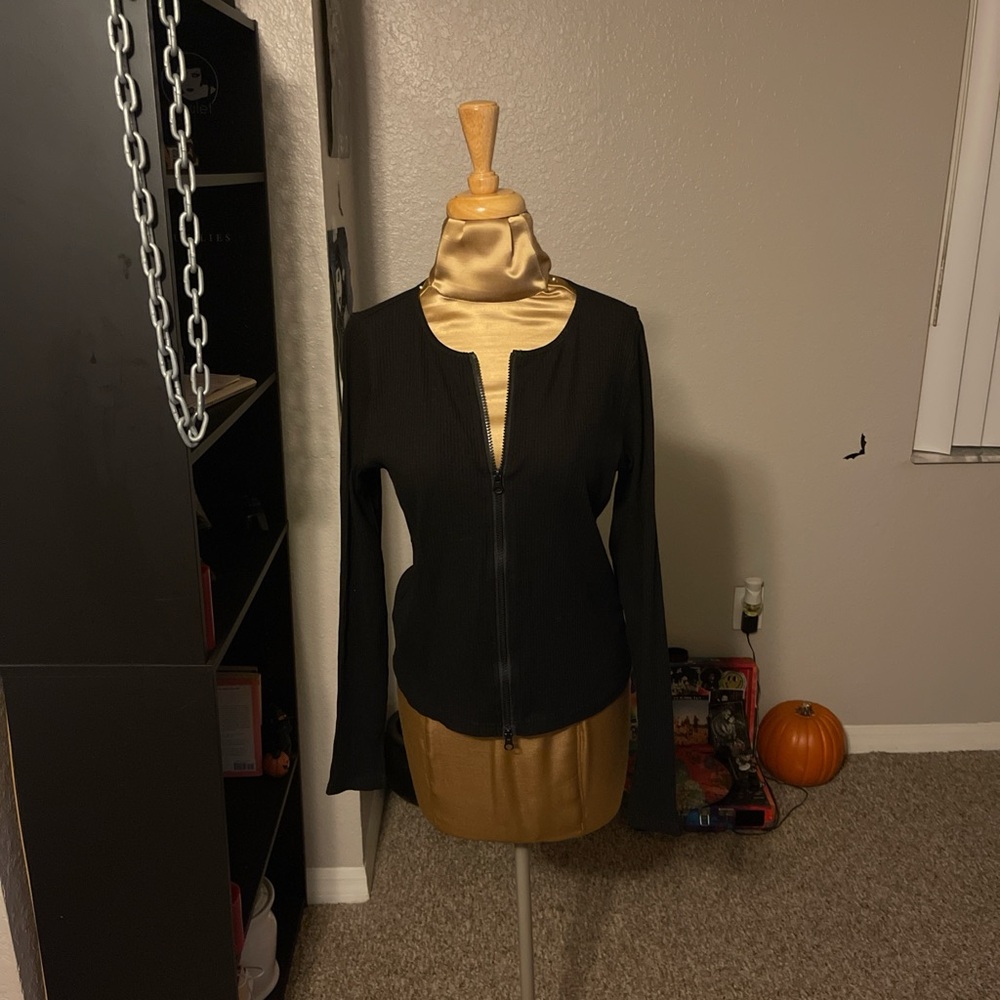Black longsleeve zipper top